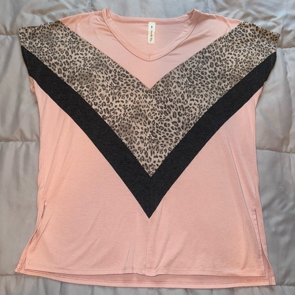 Vanilla Bay Pink and Black Leopard V-Neck Tee - Picture 1 of 6